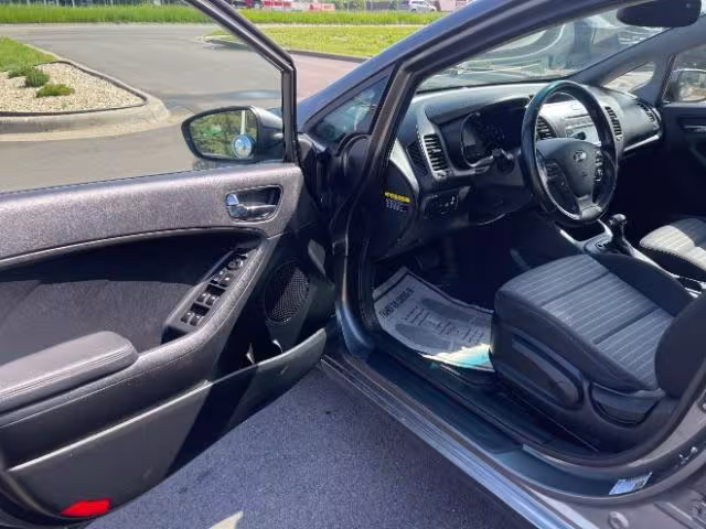 2016 Kia Forte - KNAFX4A84G5549549 - Image #9