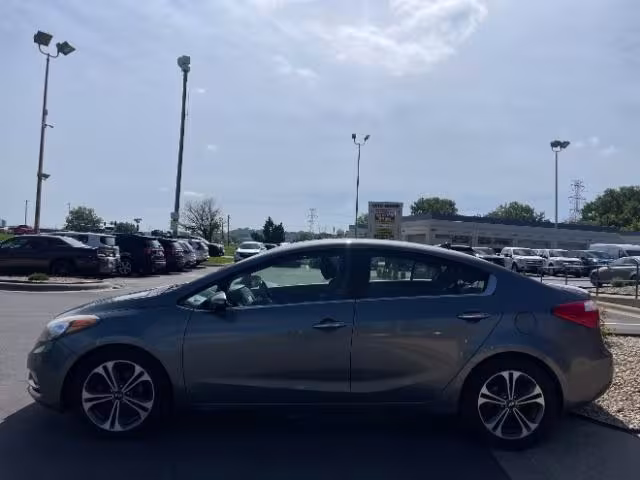2016 Kia Forte - KNAFX4A84G5549549 - Image #4